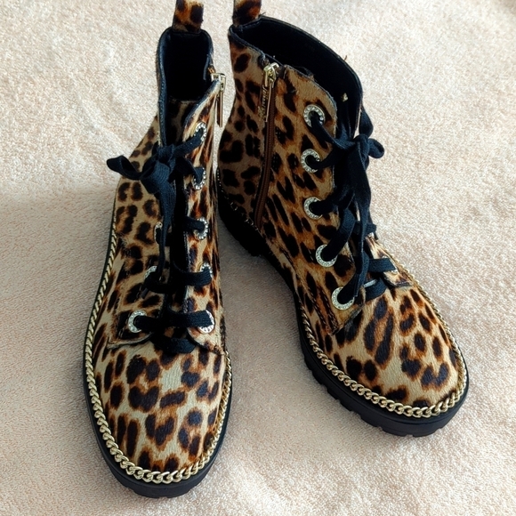 NEW Gianni Bini Combat Boots Animal Print Women Size 6.5 Leopard cheetah - Picture 1 of 7